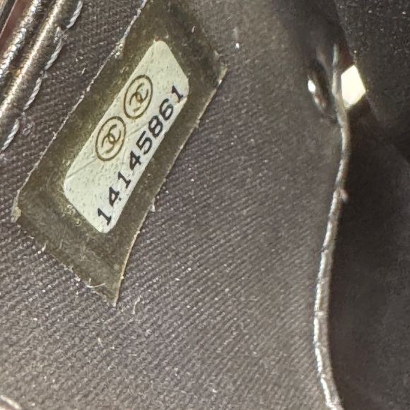 CHANEL key holder 6 Pendants used but still in good condition. - Picture 8 of 13